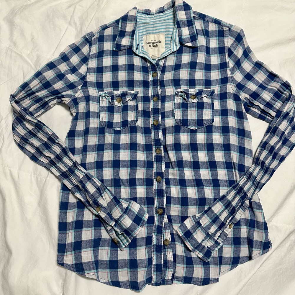 🔹Abercrombie & Fitch checkered flannel